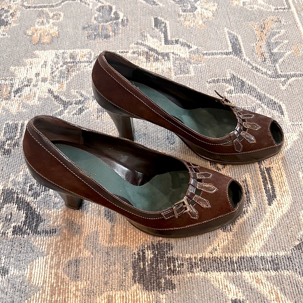 Aerosoles 9B Coffee Suede and Leather Pumps